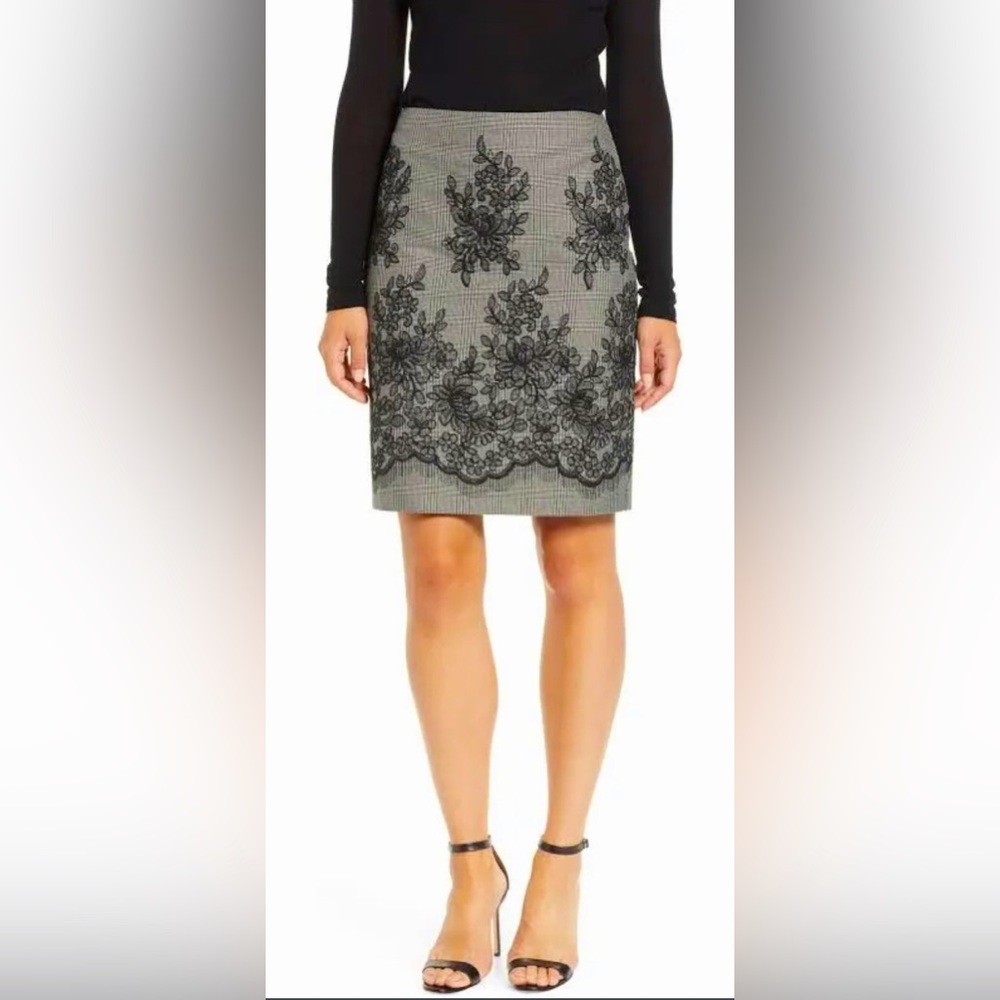 Brand New! Anne Klein Plaid and Lace Appliqué Skirt. Size 12